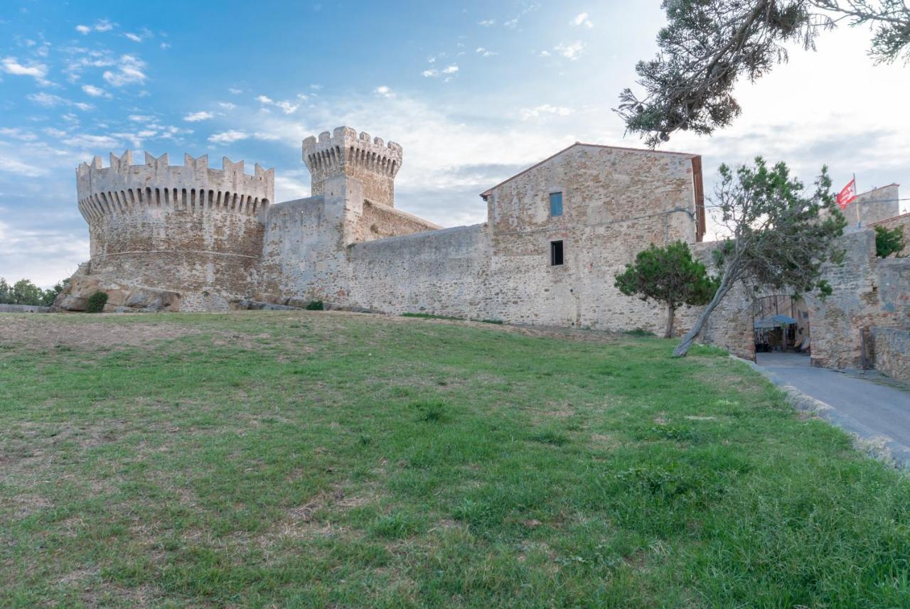Castello Di Populonia Villa A Mare Bagian luar foto