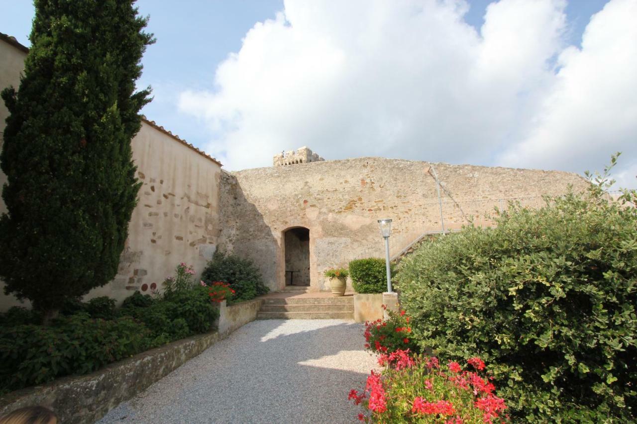 Castello Di Populonia Villa A Mare Bagian luar foto